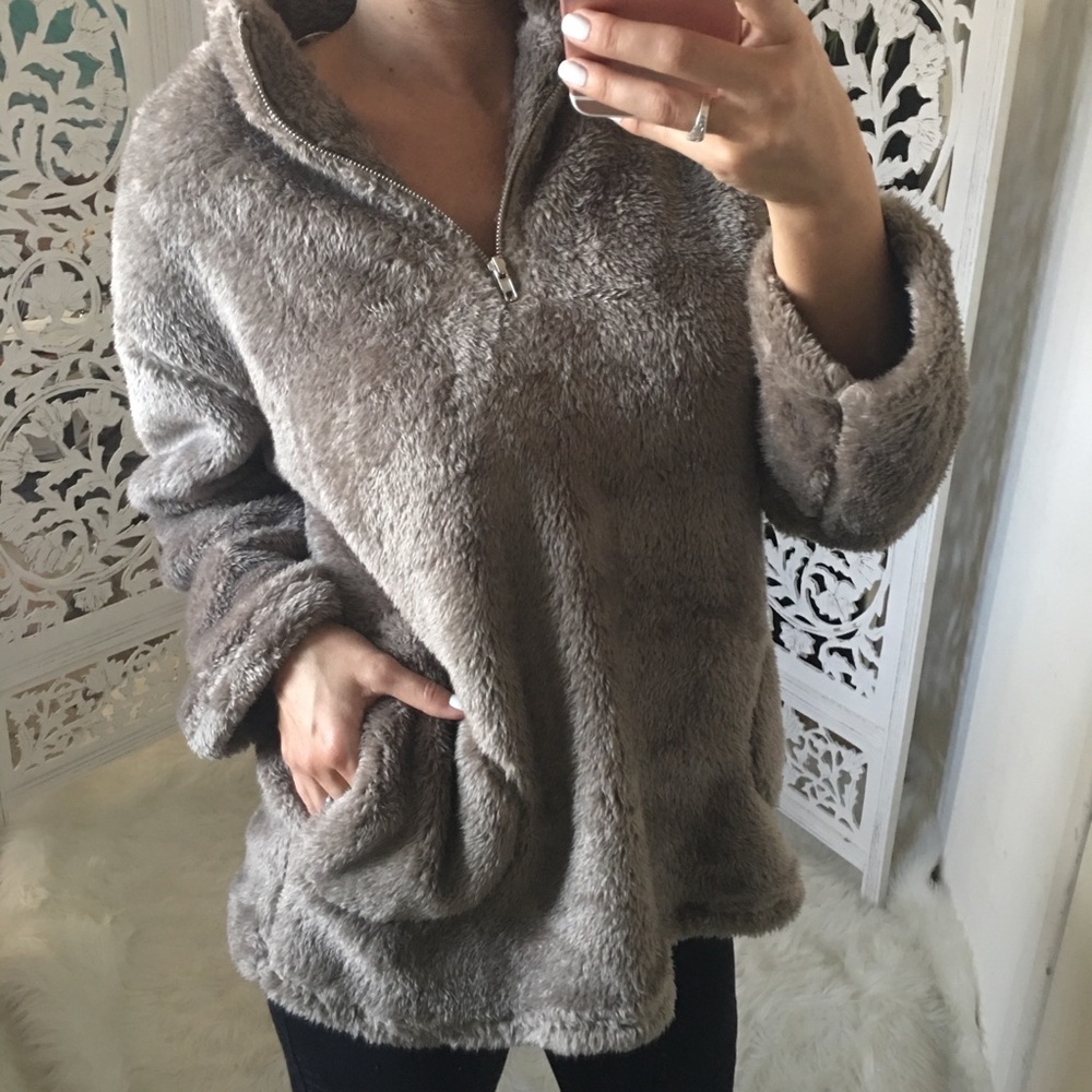 Plush Faux Fur Pullover - Picture 4 of 9